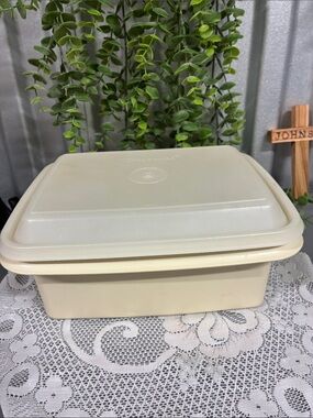 Tupperware Cream Square Food Storage Container with Lid